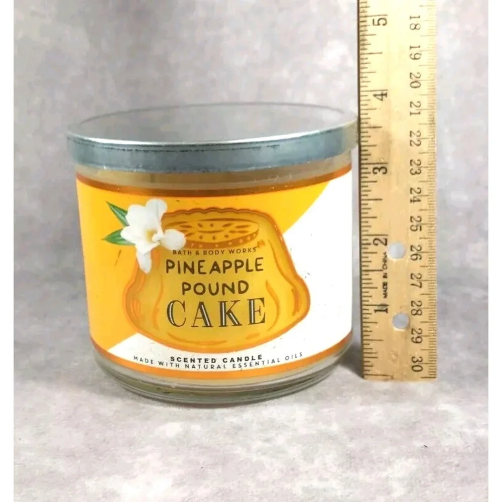 BATH BODY WORKS PINEAPPLE POUND CAKE 3-WICK FILLED SCENTED LARGE 14.5 OZ CANDLE